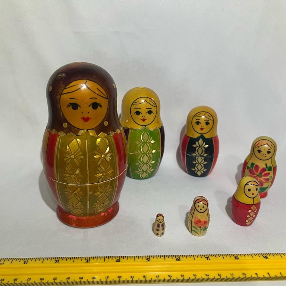 Colorful Nesting Dolls Set
